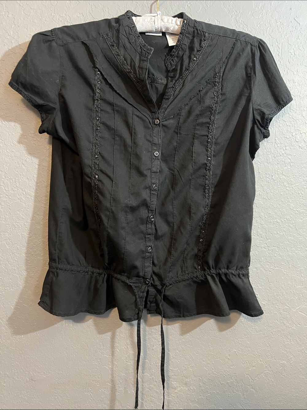 No Boundaries Black Short-Sleeve Button-Front Peplum Shirt
